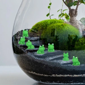 Garden Mini Frogs 100pcs Green Resin Tiny Progs Miniature Figurines Gifts - Picture 1 of 6