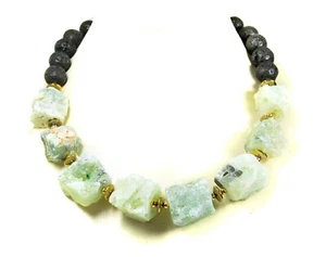 EdelsteinKette aus Lava in Kugelform und Prehnite-Rohsteinen große Nuggets - Picture 1 of 2