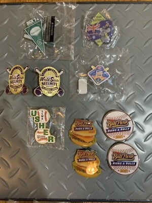 Prendedores de la Pequeña Liga Frank Lance Usher de Seguridad Serie Mundial Australia Ball Park Foto 1 de 4