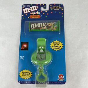 M&M's Minis Candy Hander Dispenser Clip-On Cap Candy Vintage 2002 GreenNew