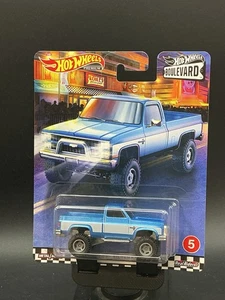 2019 Hot Wheels Premium Boulevard #5 '83 Chevy Silverado 4x4 Real Rider mit Protec - Bild 1 von 2