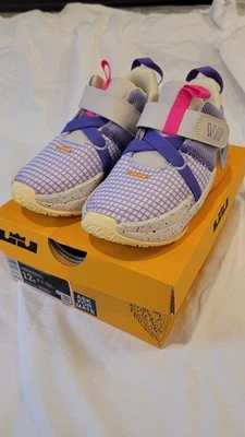 Nike LeBron Witness 7 GS Acción Uva/Naranja Zapatos DQ8647-101 Juvenil Talla 12C Foto 1 de 4