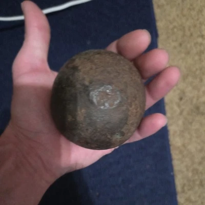 Bola de cañón de la Guerra Civil de 4 libras 3+ pulgadas de diámetro tamaño mediano EE. UU. Militar Foto 1 de 4