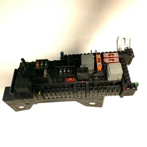016706581A MB W212 W204 REAR FUSE RELAY BOX BLOCK CONTROL MODULE A2045400150 - Picture 1 of 2