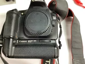 Canon EOS 30D 8.2MP Digital SLR Camera Body - Picture 1 of 5