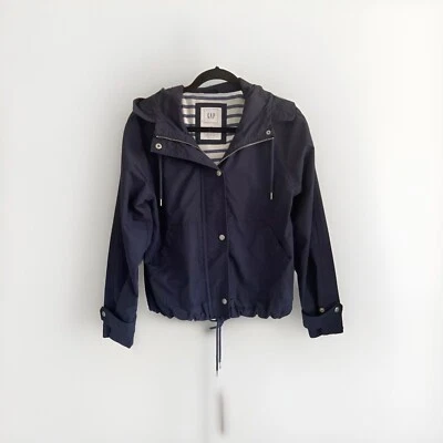 Chaqueta de lluvia vintage Anorak Gap azul marino con capucha para mujer talla XS forro a rayas Foto 1 de 4