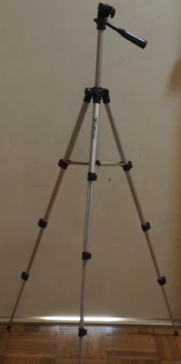 Weifeng WT3110A Camera Using Professional Flexible Aluminum Tripod Silver - Image 1 of 4