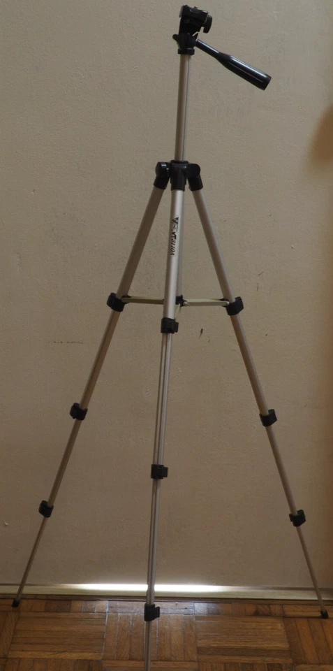 Weifeng WT3110A Camera Using Professional Flexible Aluminum Tripod Silver - Image 1 of 4