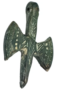 RARO CIONDOLO ASCIA DOPPIA PIETRA SCOLPITA TERRACOTTA ANTICA MILITARE-9,2 GR-64 MM - Foto 1 di 3