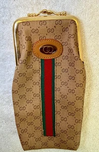 Auténtico estuche GUCCI línea jerez patrón GG PVC marrón rojo verde herrajes dorado - Imagen 1 de 7