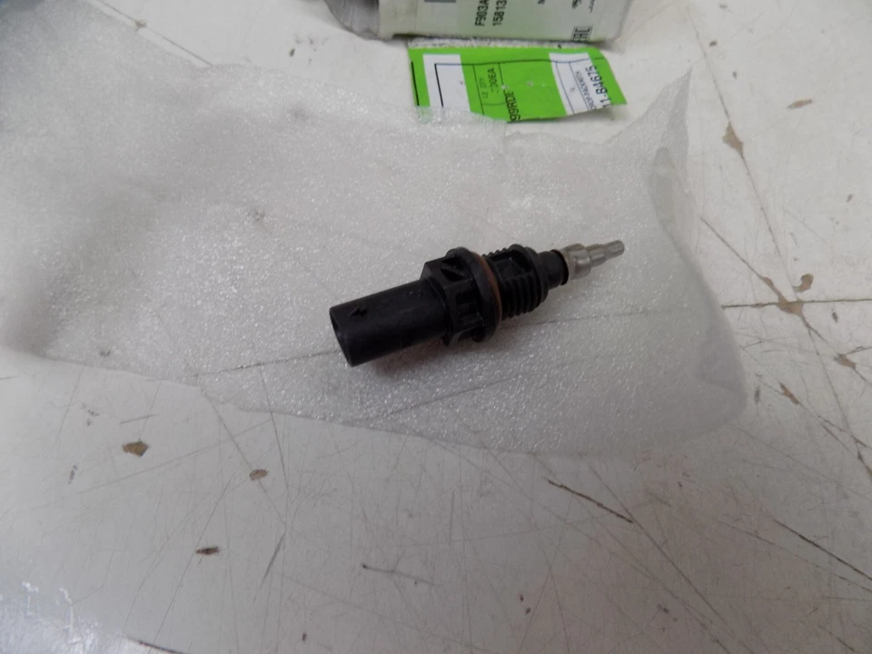 Genuine Land Rover Ingenium 2.0 Diesel EGR Valve Temperature Sensor LR075629 - Image 1 of 1