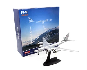 Modellino aereo scala 1/200 AMER Russia Air Force Tu-95 orso bombardiere strategico - Foto 1 di 16