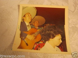 MEXICO 1970'S VINTAGE 2 PHOTO'S GUITAR SPANISH BAND & MAN CHANGING STRINGS - Picture 1 of 2
