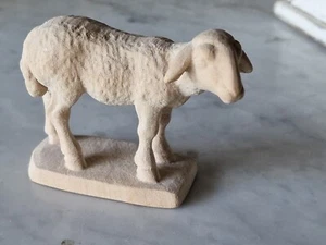 Krippenfigur Holz natur Lamm 7 cm hoch Sexten Moos Südtiroler Schnitzerei 1980 - Bild 1 von 9