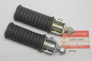 Suzuki A100 GT185 GT250 RV50 RV90 RV125 K10 K11 A50 TC100 Rear Pillion Pair NOS - Picture 1 of 4