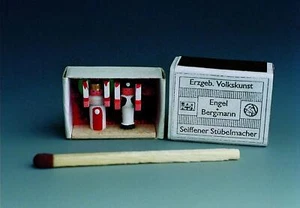 Mini Zündholzschachtel Angel And Bergmann Wxh 1x0 5/8in New Seiffen Miniature - Picture 1 of 1