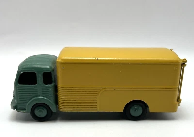 Vintage Dinky Toys #33 Simca Cargo Truck Made In France by Meccano - Image 1 of 4