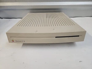 Vintage Apple Macintosh LC II M1700 Desktop Computer FOR PARTS Or Repair - Picture 1 of 10