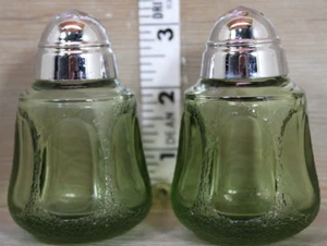 Vintage Green Pressed Glass Salt & Pepper Shaker Set 3" - Picture 1 of 7