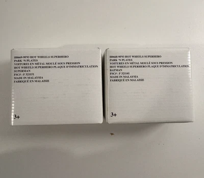 Juego de 2 placas Hot Wheels Superhero Park N Batman y Superman selladas 2004 Foto 1 de 4