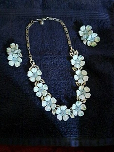 VTG Signed Lisner Blue Flower & Rhinestone Necklace And Clip Earrings - Picture 1 of 4
