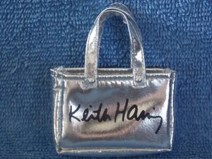 Barbie Puppe Keith Haring silberfarben nur Tasche - Bild 1 von 2