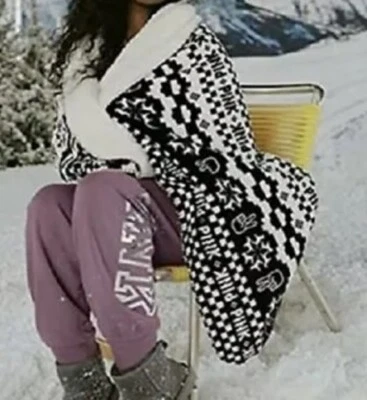*BRAND NEW* VICTORIA'S SECRET - PINK - Sherpa Blanket 60 x 50 Peace Dog - Image 1 of 4