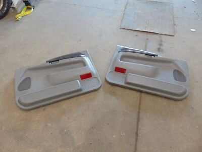 Paneles de puerta delantera Ford Super Duty Excursion F-250 F-350 1999-2007 OEM solo 35 k Foto 1 de 4