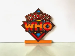 Logotipo de Doctor Who Dr 1963 Ciencia ficción Señor del Tiempo Científico Viajero en el Tiempo TARDIS Galaxy - Imagen 1 de 2