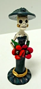 Mexiko Tag der Toten Ton Keramik La Catrina Dame grün Kleid rote Blumen ~ 6" Höhe - Bild 1 von 18