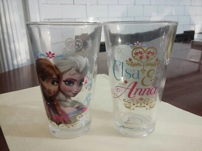 2 copos de bebidas Frozen Elsa e Anna  - Imagem 1 de 4