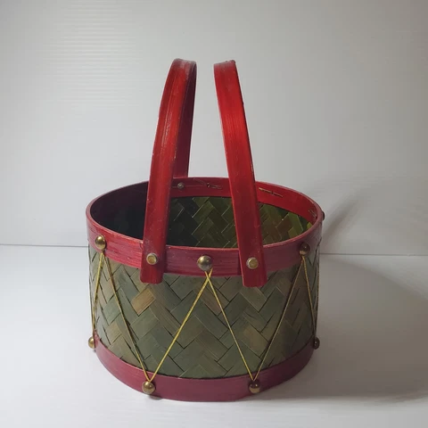 Christmas Green Red Basket Wave Vintage Drumber Style Gold Accents Decor Holiday Cover