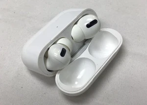 Apple AirPods Pro with Wireless Charging Case - White - Photo 1 sur 6