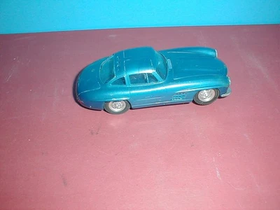 REVELL 1/32 VINTAGE AZUL MERCEDES PROBADO Y FUNCIONANDO SLOT CAR FALTA PARACHOQUES TRASERO Foto 1 de 4