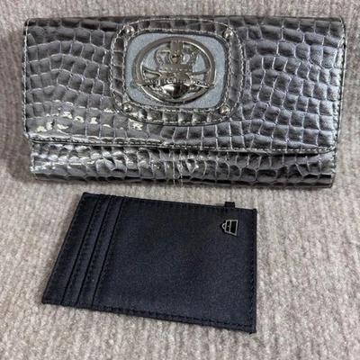 Cartera Kathy Van Zeeland Plata Cocodrilo Repujado Triple Plegable con Tarjetero Foto 1 de 4