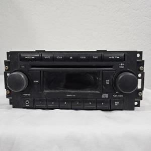 Chrsyler Dodge & Jeep Radio AM FM AUX Reproductor de Disco CD Receptor PN P05064173A1 - Imagen 1 de 7