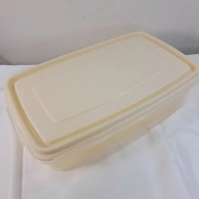 Contenedor de almacenamiento Rubbermaid Servin Saver tapa de almendra rectangular #6 7 tazas 0004 Foto 1 de 4