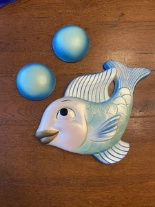 1964 anthropomorphe Miller Studio Kreidegeschirr Fisch zwei Blasen Wandkunst blau aqua - Bild 1 von 3