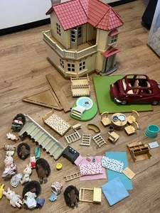 Juego de casa Calico Critters con figuras muebles erizos cama mesa sillas - Imagen 1 de 15