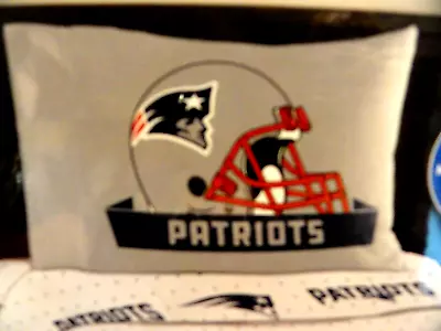 New~3 piece TWIN New England PATRIOTS sheet set FOOTBALL  Super Bowl Champs FUN - Image 1 of 4