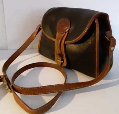 DOONEY & BOURKE VTG ESSEX BLACK/TAN ALL WEATHER LEATHER FLAP BAG Cross Body - Image 1 of 4