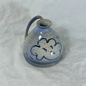 Vintage Ateljé Arctica kleiner Steinzeug Krug Vase mit blauen Wolken 8x10cm Schweden - Bild 1 von 8