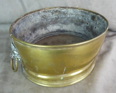 CACHE-POT en laiton, ancien, à décor de LIONS. - Photo 1/4