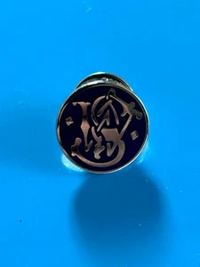 SMITH AND WESSON FIREARMS LOGO QUALITY MADE LAPEL HAT PIN ENAMEL - Picture 1 of 4