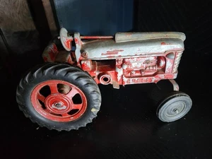 Giocattolo Trattore Diecast Hubley Harvester Farmall anni 60 *Leggi Descrizione* - Foto 1 di 3