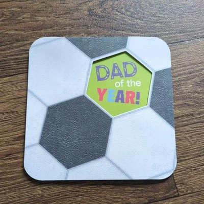¡PAPÁ DEL AÑO! SU TARJETA OFICIAL FELIZ DÍA DEL PADRE. DISEÑO FUTBOL/FÚTBOL Foto 1 de 3