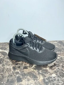 Scarpe da corsa donna Nike Tanjun sneakers nero/nero/appena Volt taglia 6 - Foto 1 di 6