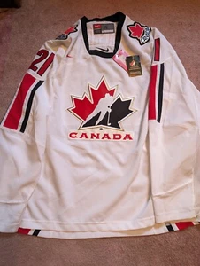 Camiseta deportiva de hockey firmada por Simon Gagne del equipo olímpico Nike 2006 de Canadá, talla XL, MiC - Imagen 1 de 4