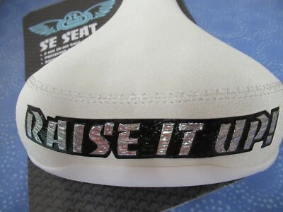 Sillín blanco acolchado con barandilla SE Racing SE Bikes Raise It Up con soporte para abridor de botellas Foto 1 de 4