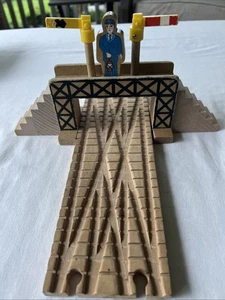 Train en bois Thomas & Friends PONT PIÉTONNIER 1994 double voie de croisement RARE - Photo 1 sur 11